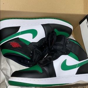 Jordan 1 Mid Pine Green Size 6.5Y